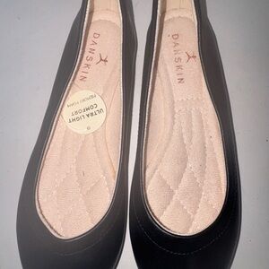 NEW DANSKIN BALLET FLAT POISE BALLET BLACK SZ 7 VEGAN FAUX LEATHER SLIP ON SHOES